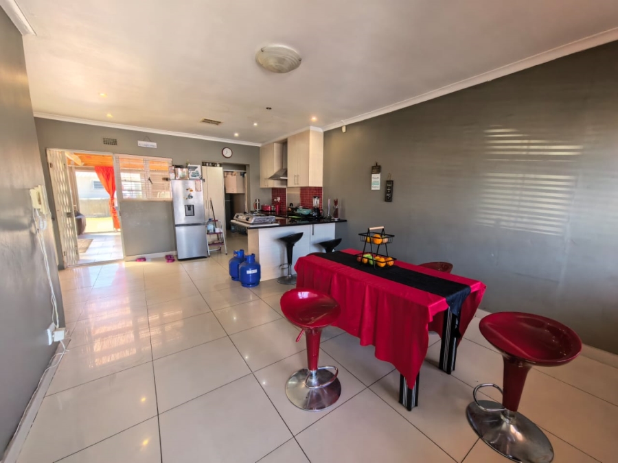 8 Bedroom Property for Sale in Turf Hall Estate Western Cape